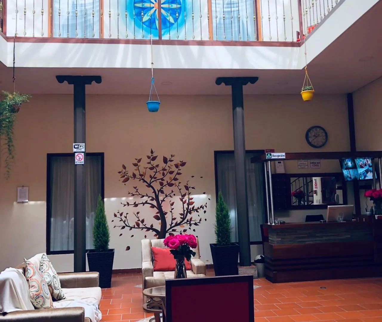 Tarqui Hotel & Suites Cuenca 3*,